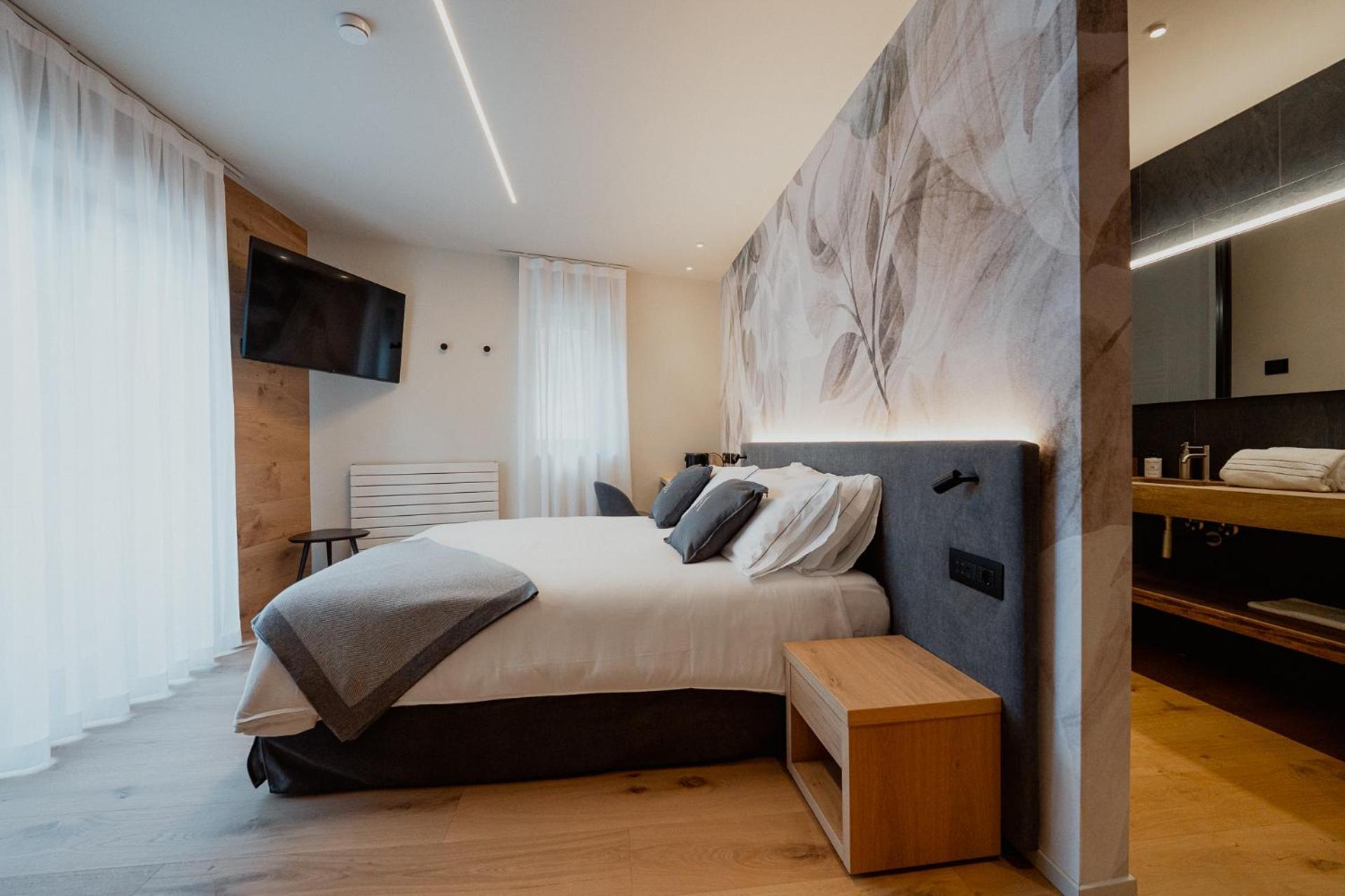 Deluxe Double Room with Shower